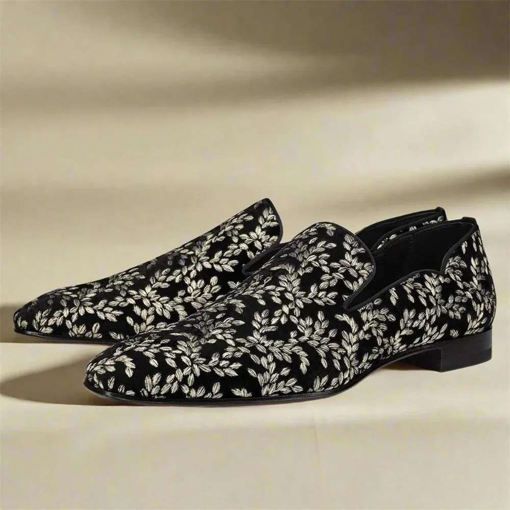 Formal Upper Wear Men - Męskie czarne wsuwane mokasyny w kwiatowy